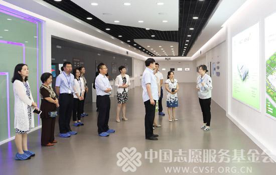 中國志愿服務基金會陪同國家圖書館館長韓永進一行參觀京東方集團(圖文)